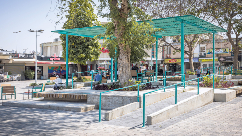 אואה - כיכר לב העיר, אור יהודה 01.jpg