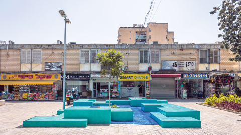 אואה - כיכר לב העיר, אור יהודה 07.jpg