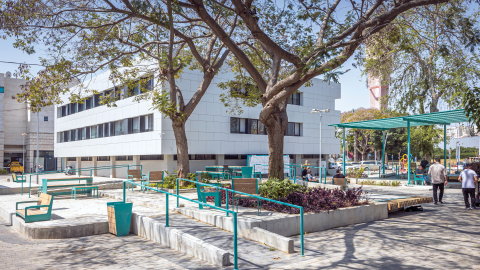 אואה - כיכר לב העיר, אור יהודה 06.jpg