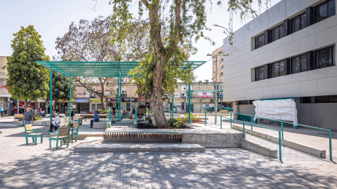 אואה - כיכר לב העיר, אור יהודה 05.jpg