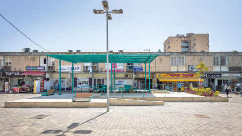 אואה - כיכר לב העיר, אור יהודה 02.jpg